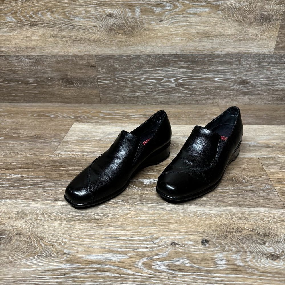 Munro American Black Walking Wedge Shock Absorbent Women's Size 7